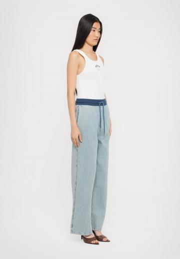 Свободные джинсы