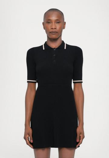 Вязаное платье