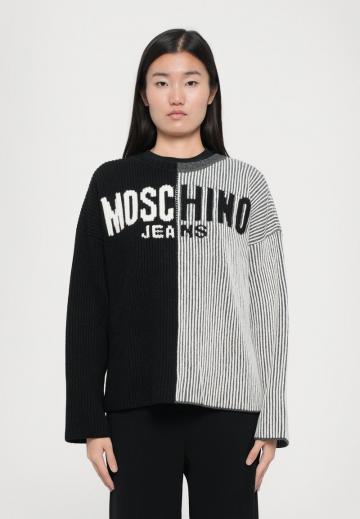 Пуловер в полоску