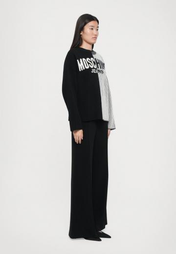 Пуловер в полоску