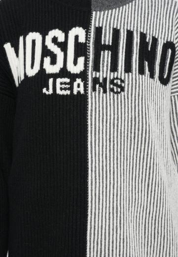 Пуловер в полоску