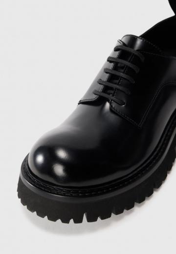 Ботинки на шнуровке