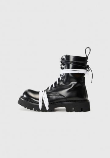 Ботинки на шнуровке