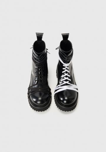 Ботинки на шнуровке