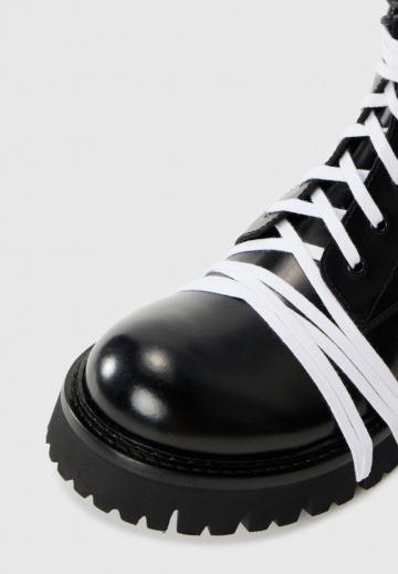 Ботинки на шнуровке