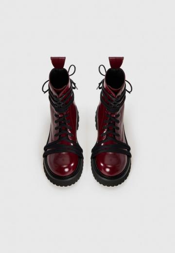 Ботинки на шнуровке