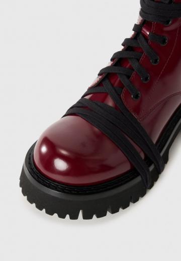 Ботинки на шнуровке