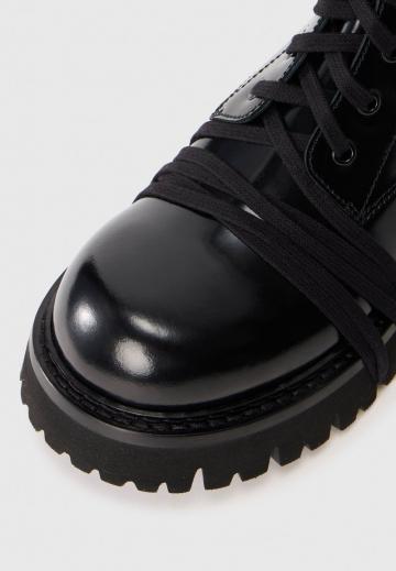 Ботинки на шнуровке