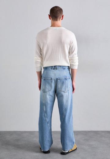 Прямые джинсы