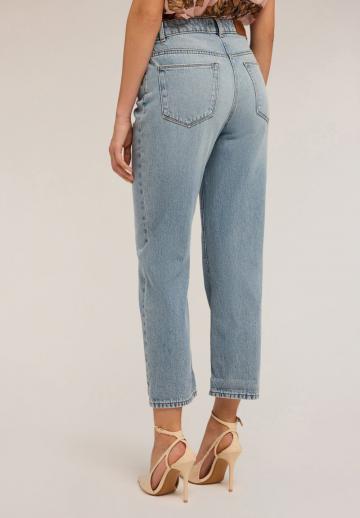 Короткие джинсы