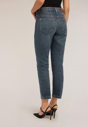 Короткие джинсы