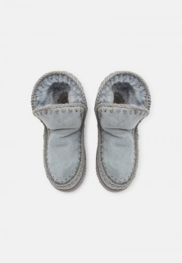 Зимние ботинки