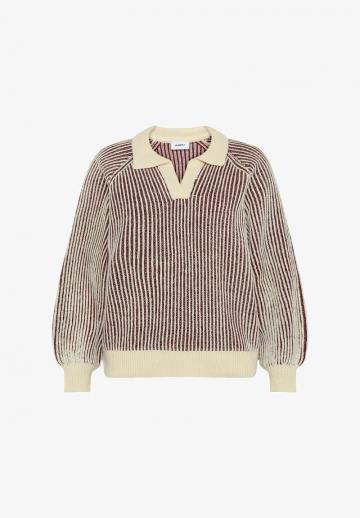 Пуловер с вырезом V