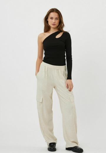 Брюки с накладными карманами