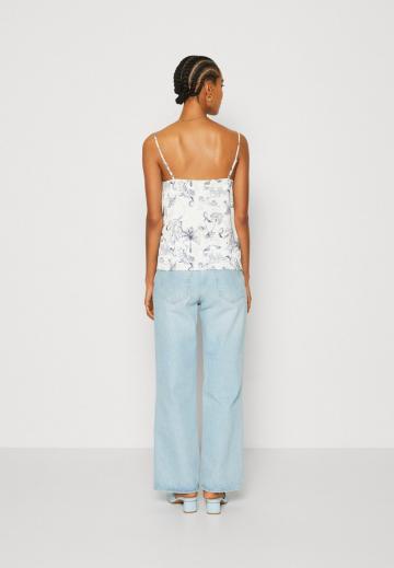 Топ на бретельках