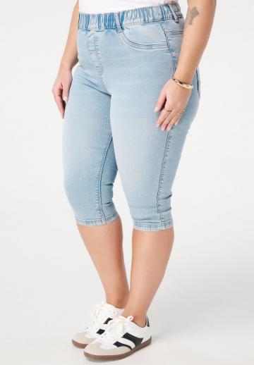 Короткие джинсы