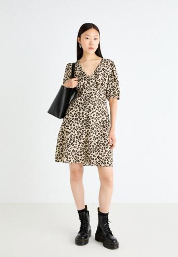 Короткое платье