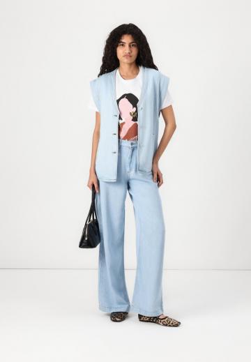 Длинный жилет