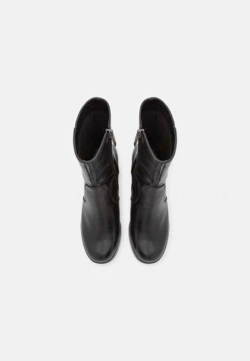 Полусапожки на высоком каблуке