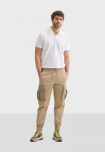 Брюки с накладными карманами