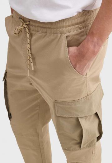 Брюки с накладными карманами