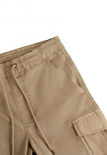 Брюки с накладными карманами