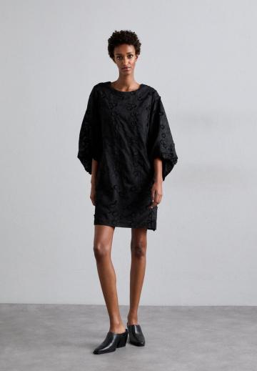 Короткое платье