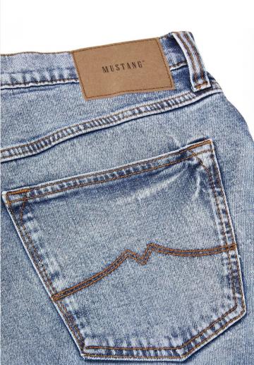 Прямые джинсы