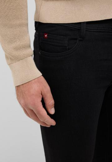 Узкие джинсы