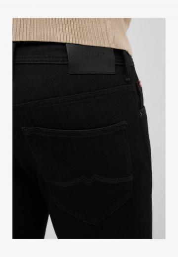 Узкие джинсы