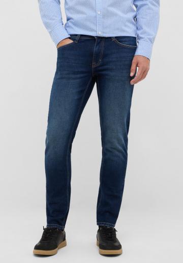 Узкие джинсы