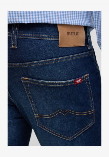 Узкие джинсы