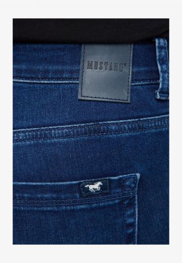 Узкие джинсы