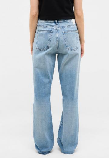 Клешеные джинсы