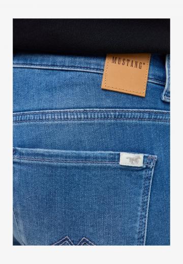 Клешеные брюки