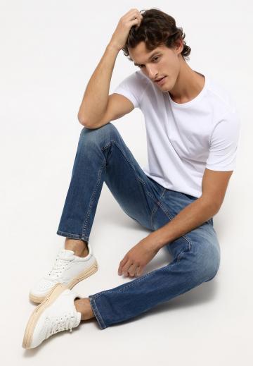 Узкие джинсы