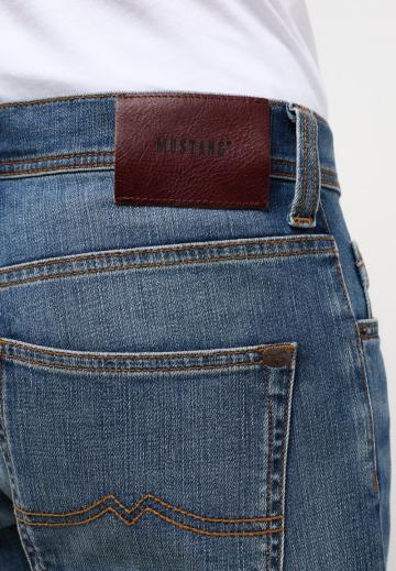 Узкие джинсы