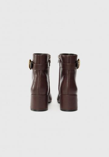 Высокие сапоги