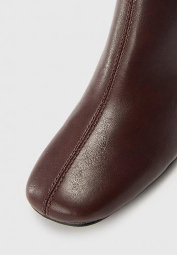 Высокие сапоги