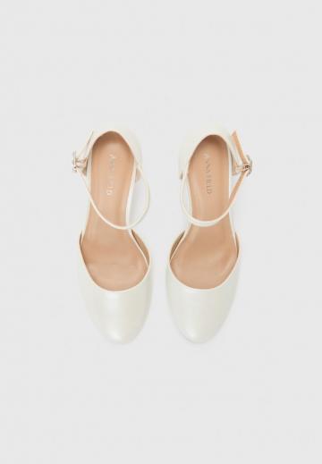 Туфли с ремешком