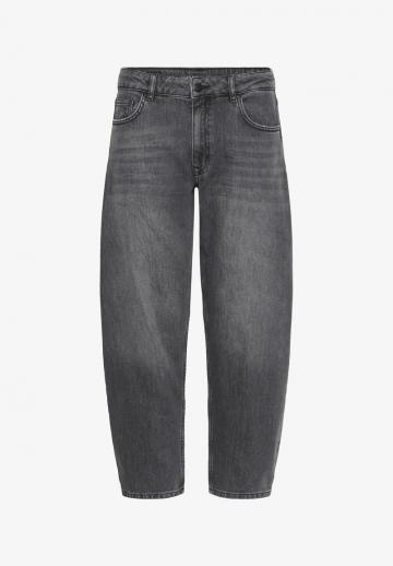 Свободные джинсы