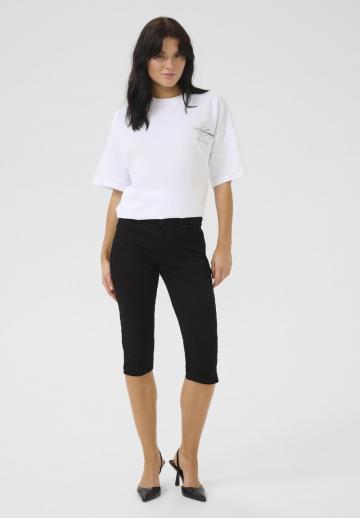 Короткие джинсы