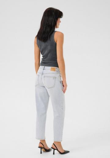 Короткие джинсы