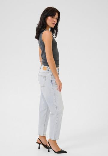 Короткие джинсы