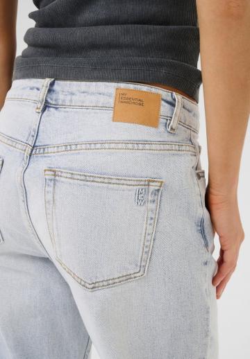 Короткие джинсы