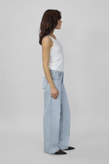 Прямые джинсы