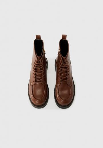 Ботинки на шнуровке