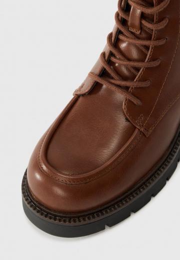 Ботинки на шнуровке