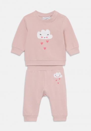 Набор одежды