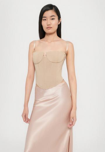 Топ на бретельках